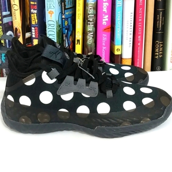 JAMES HARDEN VOLUME 5 FUTURENATURAL BLACK WHITE POLKA DOT SNEAKERS SIZE 4.5 NWT - Picture 3 of 10